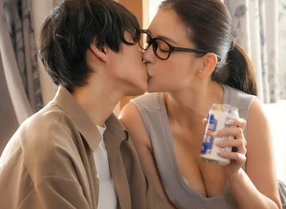 Anh chàng bị người yêu cắm sừng được chị hàng xóm chia sẻ