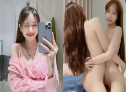 Cặp bạn thân gồm Lâm Thái Vy móc bím nhau ngay trong khi phát trực tiếp