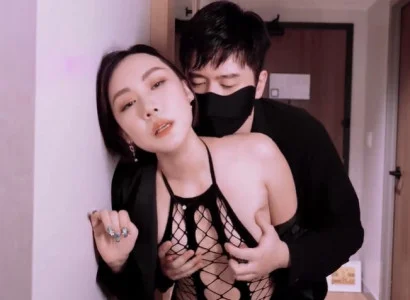Bà vợ bán thân cho sếp của mình để trả nợ cho chồng